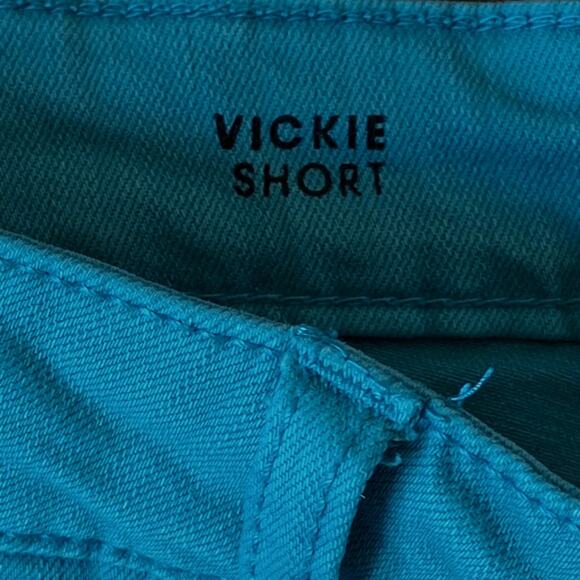 Liverpool Jeans Co VICKIE Mid Rise Shorts Women's 6/28 Turquoise Stretch Denim - Picture 3 of 11